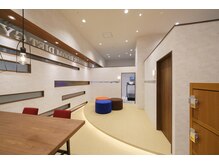 ピラネス 広島並木店(PlLA NESS)の雰囲気（ピラティス前後はフロントでお過ごし頂けます！）