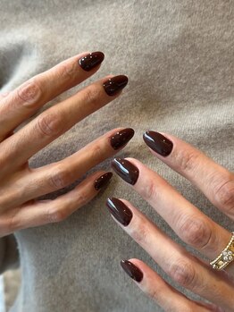 イネルエイト(inel.08)の写真/【30代からのシンプル特化】ワンカラーで魅せる上品な指先。働く女性に相応しい清潔感ときちんと感を演出♪