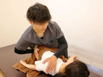 竹ノ塚喜楽鍼灸接骨院/施術風景（姿勢矯正）