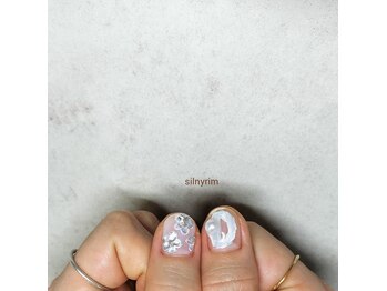 シルニー リム(Silny rim)/アシンメトリーニュアンスネイル