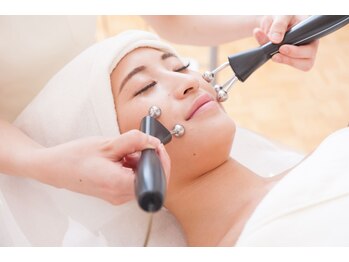 イーズ ららぽーと湘南平塚店(E/S)/小顔フェイスビートダンス