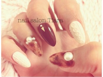 ティアラ(Tiara)/べっこう×ニットネイル