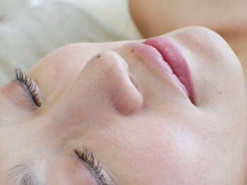 マヴィ 高槻店(MavY.)の写真/夏の紫外線ダメージは【日焼けレスキュー】ビタミンC導入LED照射＋美白ノンニードル水光注入で徹底ケア！