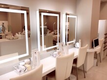 白を基調とした清潔感のある店内です★