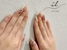 イル 神戸店/ベージュ×月ネイル