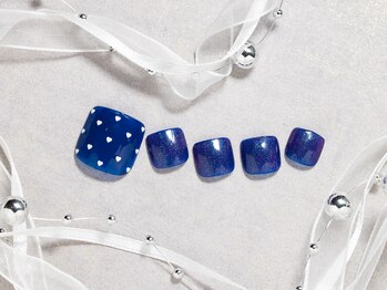 パープルの爪屋/さりげないハートで大人かわいい