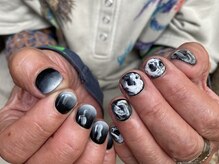 カーティシーネイルズ(curtisii NAILS)/白黒マーブルとグラデーション