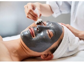 クレア(CLEA)/磁気の力で輝く陶器肌へ