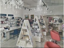 サロンつぼみの雰囲気（7月より移転オープンしまして、綺麗で素敵な店内になりました。）