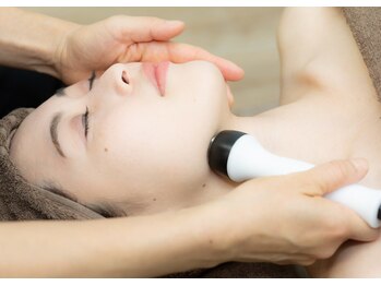 ワクワクボディクリニック 二俣川店(WAKUWAKU BODY CLINIC)/年齢の出やすい首元ケア