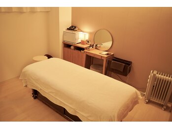 プルトワ(Pourtoi)の写真/扉を閉めると、そこは別世界。喧騒を忘れられる、あなただけの完全個室プライベートサロンです。