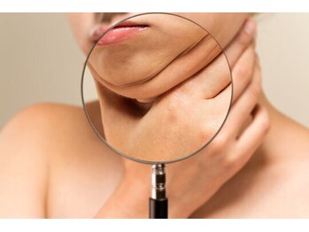 サロンドアイリー(salon de AILY)の写真/昔はなかった二重アゴにさよなら！フェイスラインを整え美肌×リフトアップでハリのある小顔へ☆