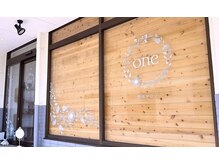 ワン(one)/店舗入口