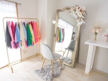 カラーウィズ(ColorWiz.)/大きなミラーがある素敵空間