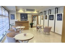 ワンスパ(WAN SPA)の雰囲気（受付場、接客前と後ゆったりお茶を楽しみながら絵を鑑賞します♪）