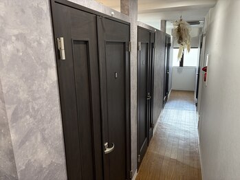 エミュ(emu)/右側一番手前のお部屋になります