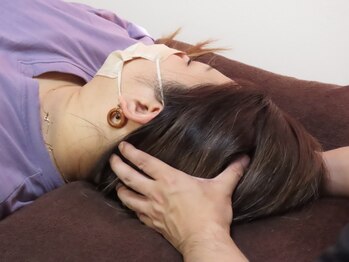 エス(S)の写真/何度ほぐしてもまた戻ってしまうひどい首こり/肩こり/頭痛は当店にお任せ◎[もみほぐし＋ヘッド75分5500円]