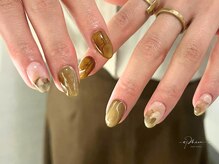 指先にやさしく映える、落ち着いたニュアンス仕上げ