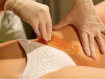 マベル シュガーリング(Mabelle)の写真/光脱毛マシンの併用もOK★砂糖・水・レモンで作られるシュガーペーストで行う脱毛は肌への負担も少なく安心