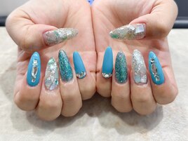 夏のゴージャスシェルネイル