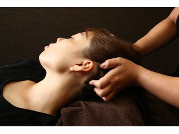 ヘッドマニア 新橋店/新橋ヘッドスパ/小顔/たるみ