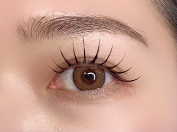 リリ 金沢香林坊店(ReRe)の写真/【10/3NEW OPEN☆4000円均一】高持続なフラットラッシュで華やかな目元に♪ブラウンカラーエクステも豊富