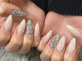 埋め尽くしネイル.・°☆