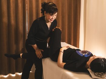 Relax salon flower 姿勢矯正/もみほぐし/オイルリンパ【6/3 OPEN（予定）】 &nbsp;&nbsp;の写真/ガチガチの首肩に！本場中国で講師も務めたベテランの本格整体で、驚きの軽さを実感してください◎