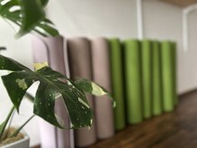 少人数のグループヨガレッスン、マンツーマンのレッスン