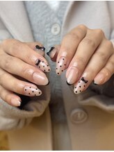 アパートメント(Appartement)/ナチュラルカラー×ドットネイル