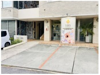 エスビーエス オキナワ(SBS OKINAWA)/2台お店の前に停めれます