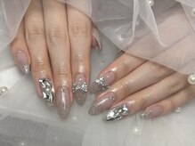 フロール(FLOR)の雰囲気(定番のキラキラ埋め尽くしで理想な綺麗めワンホンネイルに♪)
