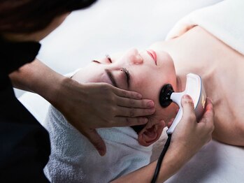 エステティックサロン みなとやの写真/美を追及する世界トップモデルも愛用*WINBACK最新モデル【BACK3】速攻リフトUPで美しいフェイスラインに◎