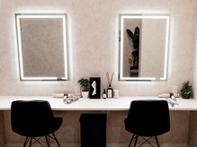 パワーハウスジム大阪本町店 パーソナルトレーニング/ピラティス/ダイエット/女性特化の雰囲気(ドレッサーでメイク直しもでき,お出かけ前でも安心!ドライヤー有)