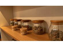 アウン(aUN)の雰囲気(来店のたびに選べるハーブ♪)