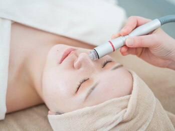 クレアシオン エム(Cre'ation M)の写真/おうちでは落とせない、毛穴の頑固な汚れをプロの技術でリセット♪