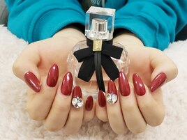 ビジュー×レッドネイル