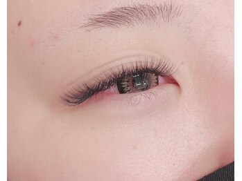 エマアイラッシュ(emma eyelash)/目尻長めでタレ目感アップ