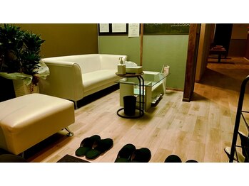 手もみ家ゆるり 長崎店/待ち合いスペース