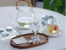 季節に合わせた生花や御茶菓子［武蔵浦和/浦和/腸セラピー］