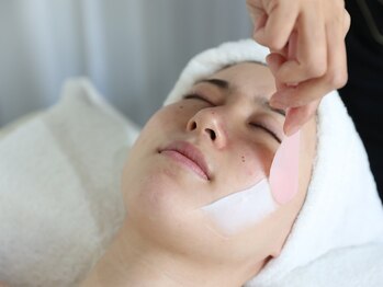 シャルトルズ 西宮北口店の写真/【透明感覚醒トリートメント【毛穴洗浄+レチノール美白マスク】¥13800→¥6980】憧れのモチモチ美白肌に♪