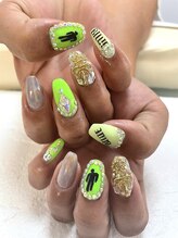 ジェルネイルステラ(gel nail Stella)/蛍光カラーでギラギラ