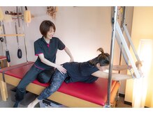 温の雰囲気（マシンピラティス。マンツーマンで丁寧にレッスン致します。）