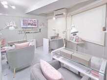 ミリシュ(milis)/白を基調とした清潔感のある店内