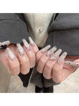リンネ(LinNe)の写真/甘すぎず大人上品、指先を綺麗に魅せたい方に人気！