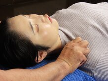 コリナイッス療術院の雰囲気（お洒落なインテリアの数々がアクセントになっている店内）