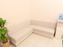 HBC整骨院 整体院 光の森院/ゆったり座れる待合室