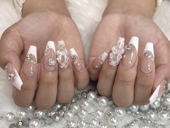 ロングネイルズ エマ(LongNails-Emma)/アクリル持ち込みゴージャス