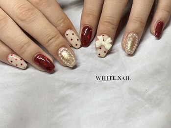 ホワイトネイル(WHITE NAIL)の写真/【クーポンオフ込4980円~/フットのARTも豊富!持ち込みデザインもOK】大人可愛いデザインで魅せる指先に