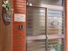 リノ(Lino)/階段を上って2階がサロンです